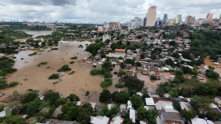 Dos trabajadores rurales mueren ahogados por la crecida del río Paraná en Corrientes