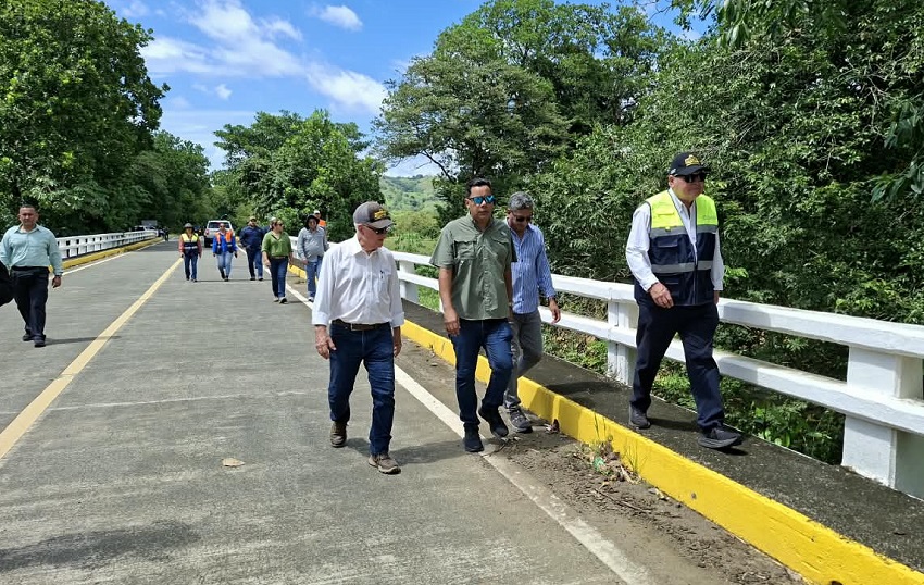 MOP evalúa daños en carreteras y puentes del sur de Veraguas tras el terremoto