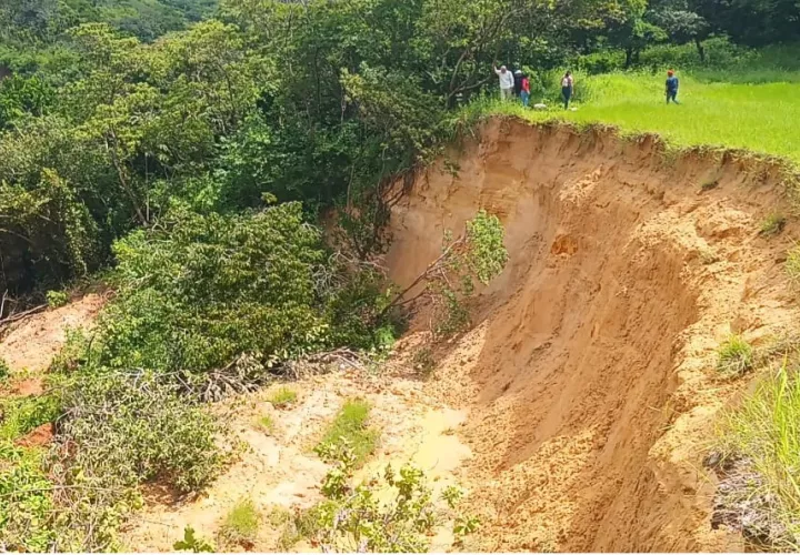 Temen contaminación del agua tras deslave en antigua mina de Remanse