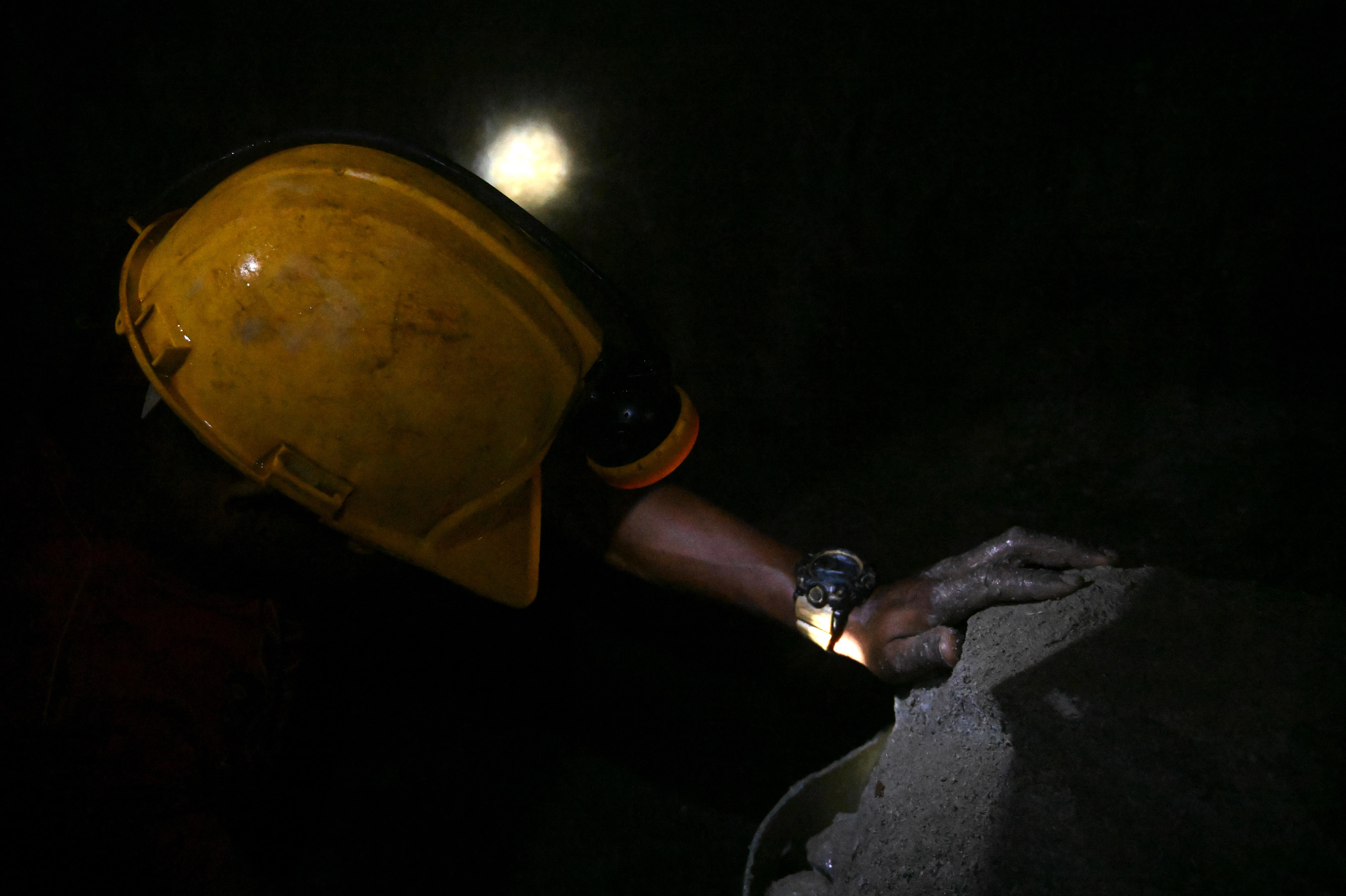 Derrumbe en mina de oro ilegal en Colombia deja 14 muertos y 7 heridos