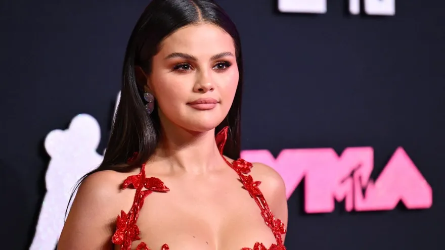 Selena Gomez atribuye a la nicotina del vapeo el cambio en su voz