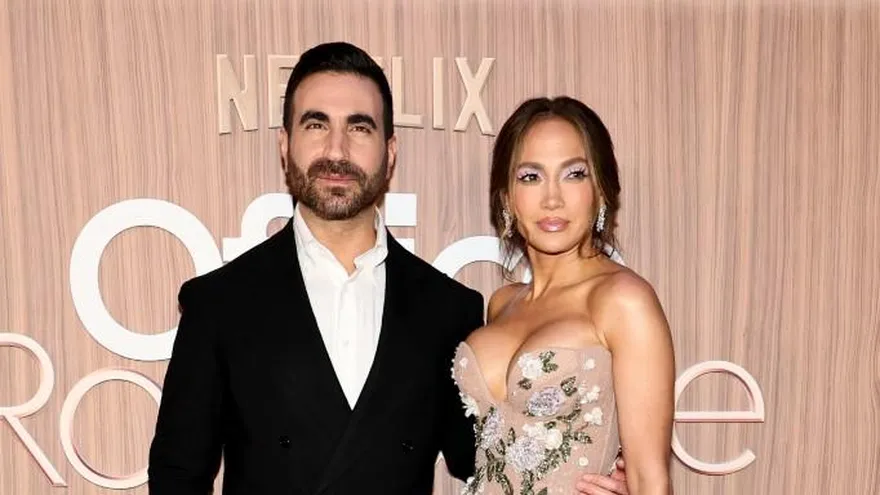 Jennifer Lopez y Brett Goldstein despiertan rumores de romance en Hollywood