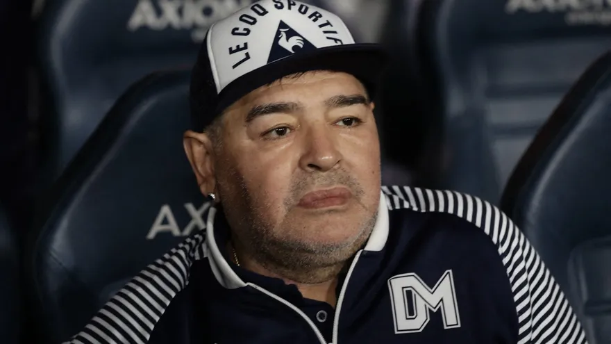 Defensa pide absolver al psicólogo acusado por la muerte de Maradona