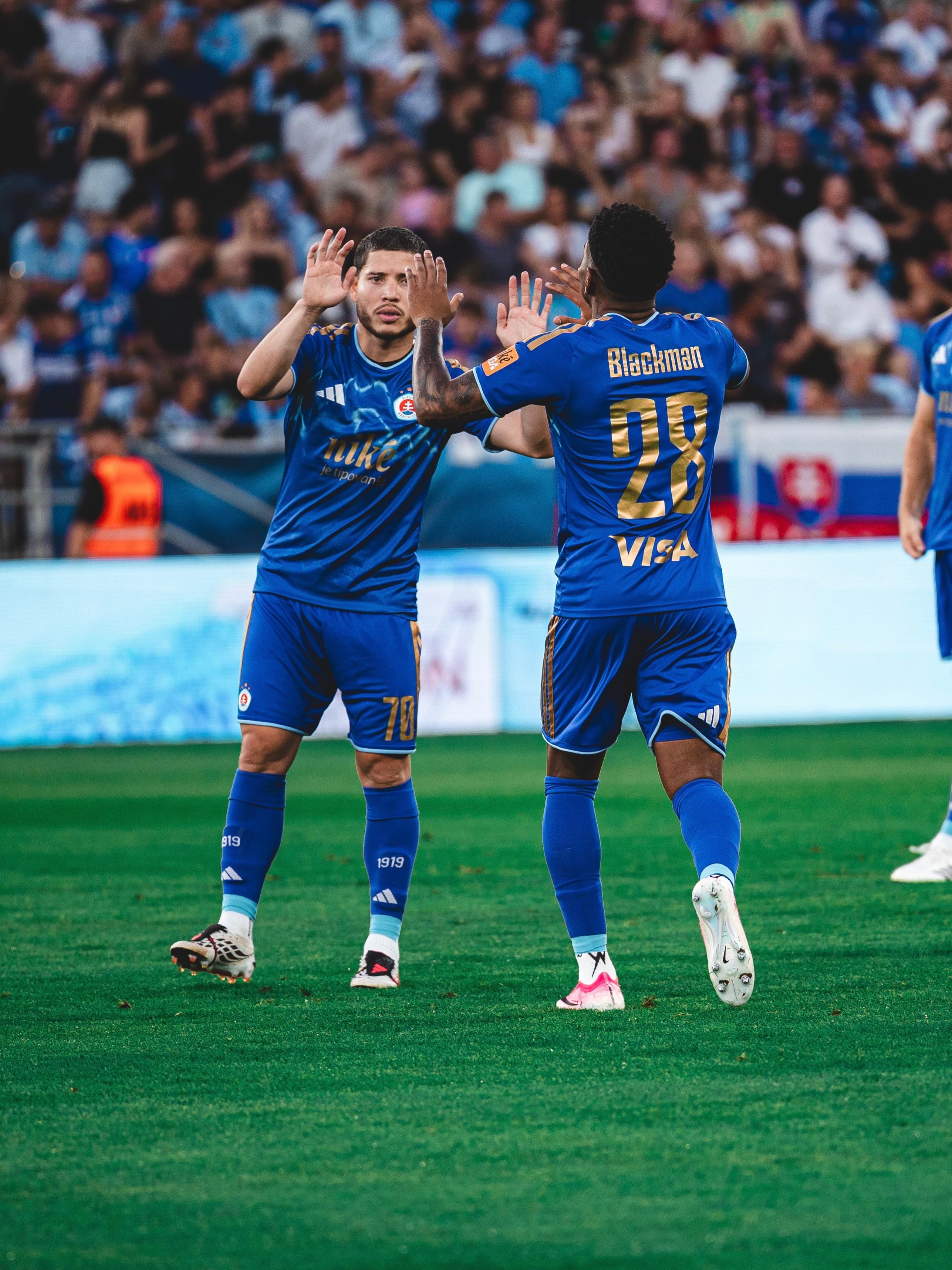 Champions League: El Slovan Bratislava de Blackman y Martínez es goleado por la Roma