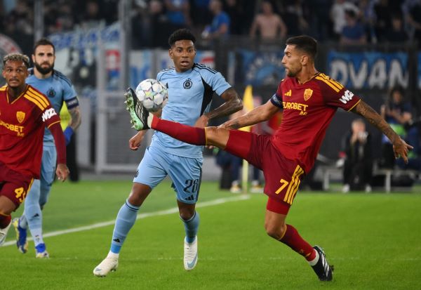 Slovan, de Blackman y Martínez, sufre una dura caída ante la Roma