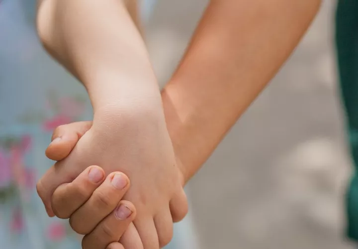 Aprueban en primer debate cambios a la Ley de Adopciones