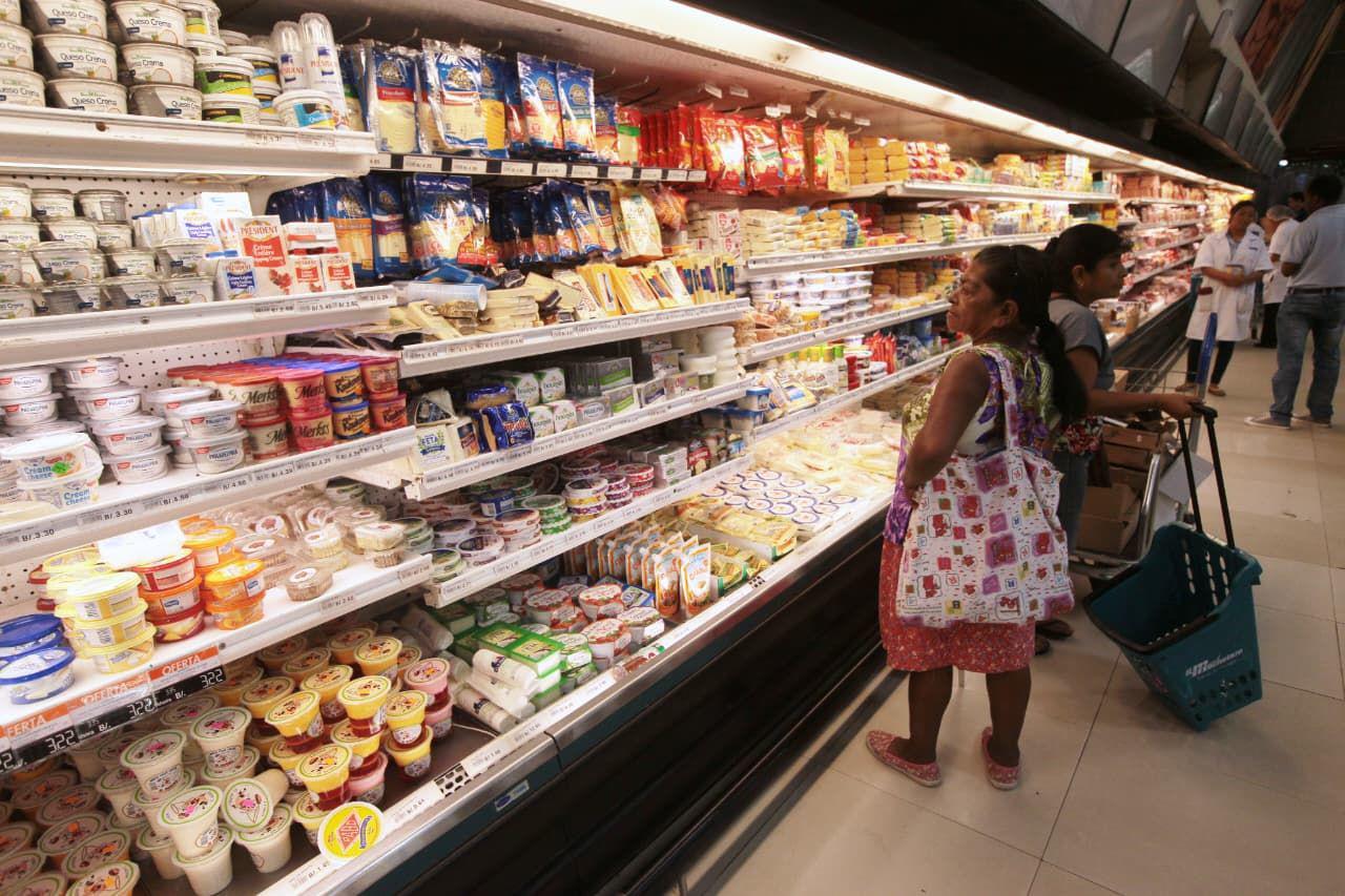 Canasta básica: comprar en abarroterías cuesta $54.76 más que en supermercados