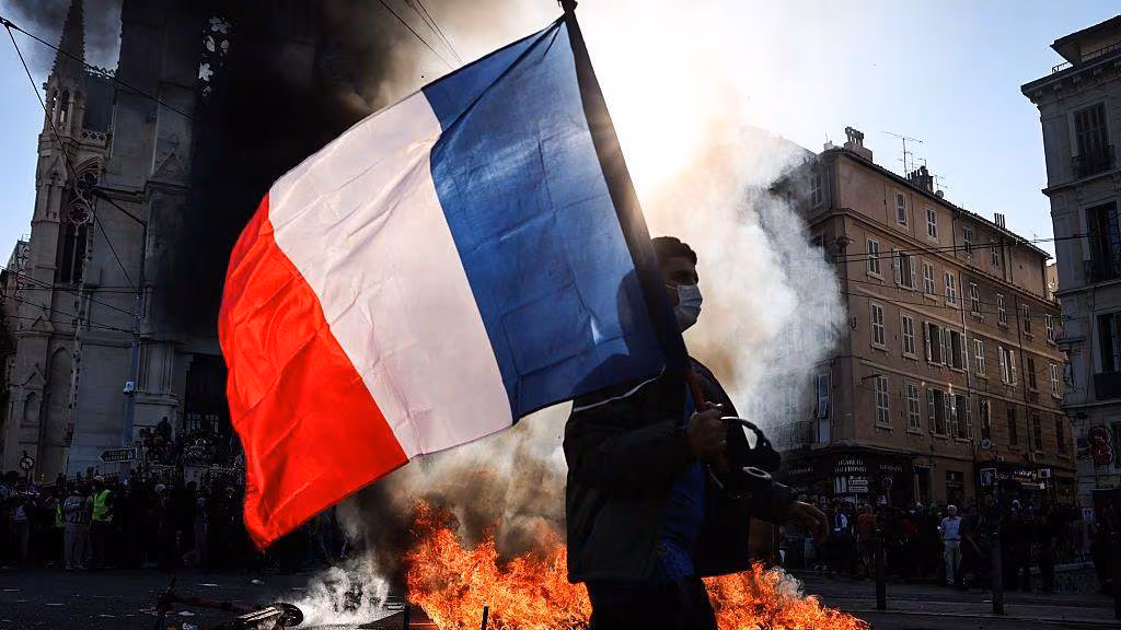 Francia enfrenta desconfianza de los mercados por su deuda pública