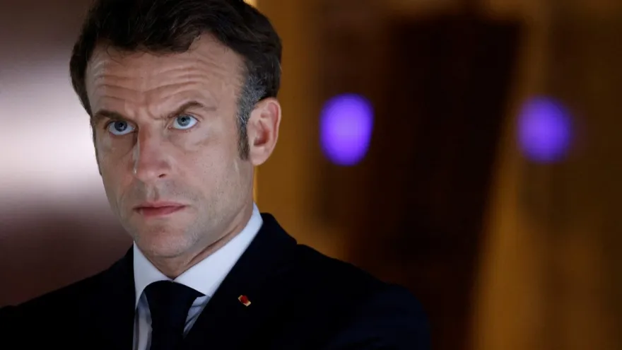 Macron califica de estúpidos los comentarios de Trump sobre los disturbios