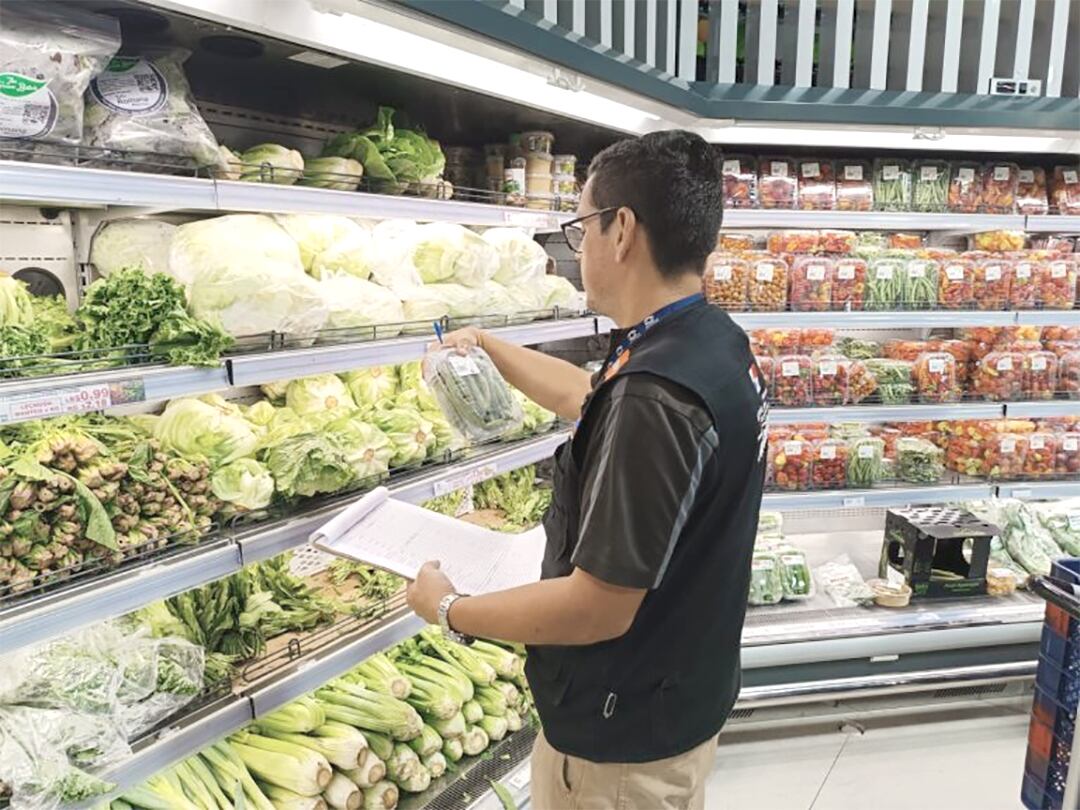 Canasta básica cuesta $54.76 más en tiendas de barrio que en supermercados