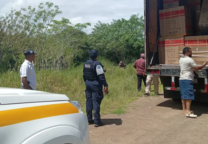 Se hacen pasar por policías para robar un articulado en Aguadulce