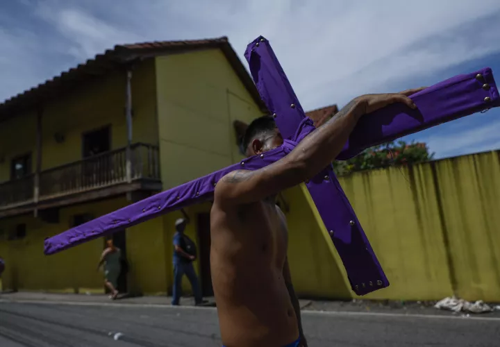 Devotos del Cristo Negro piden por los afectados del terremoto en Portobelo