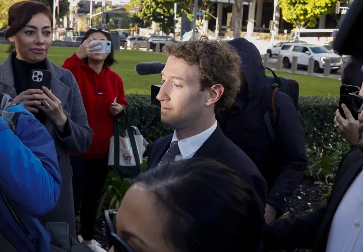 Zuckerberg estudia irse de California si prospera un impuesto a los ricos