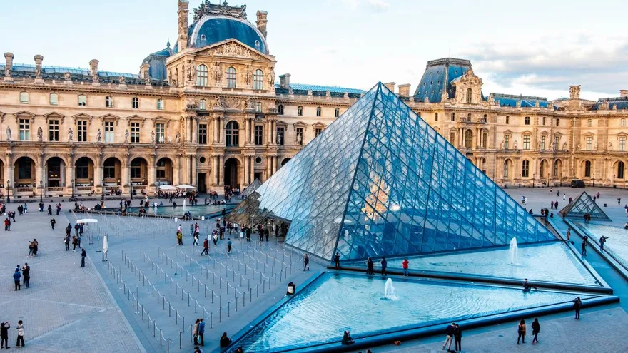 Los museos del Louvre, Orsay y Picasso cerrarán el sábado en París por protestas
