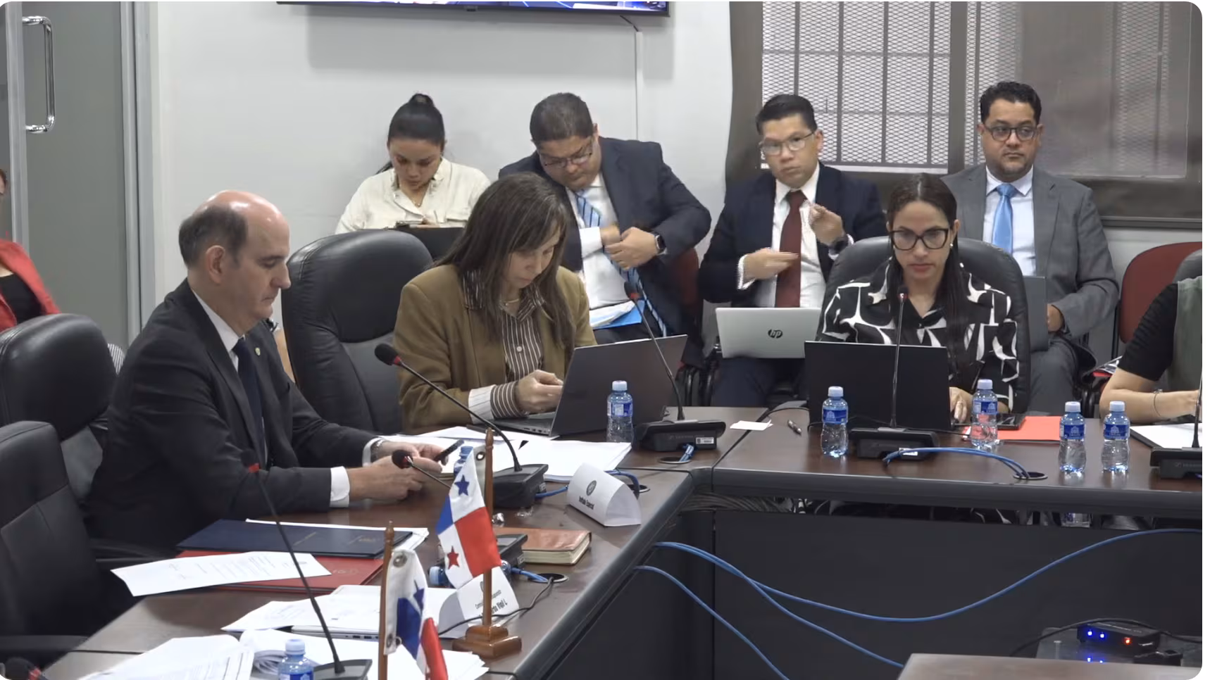 Bancadas de RM y PRD dejan sin quórum el debate del presupuesto 2027