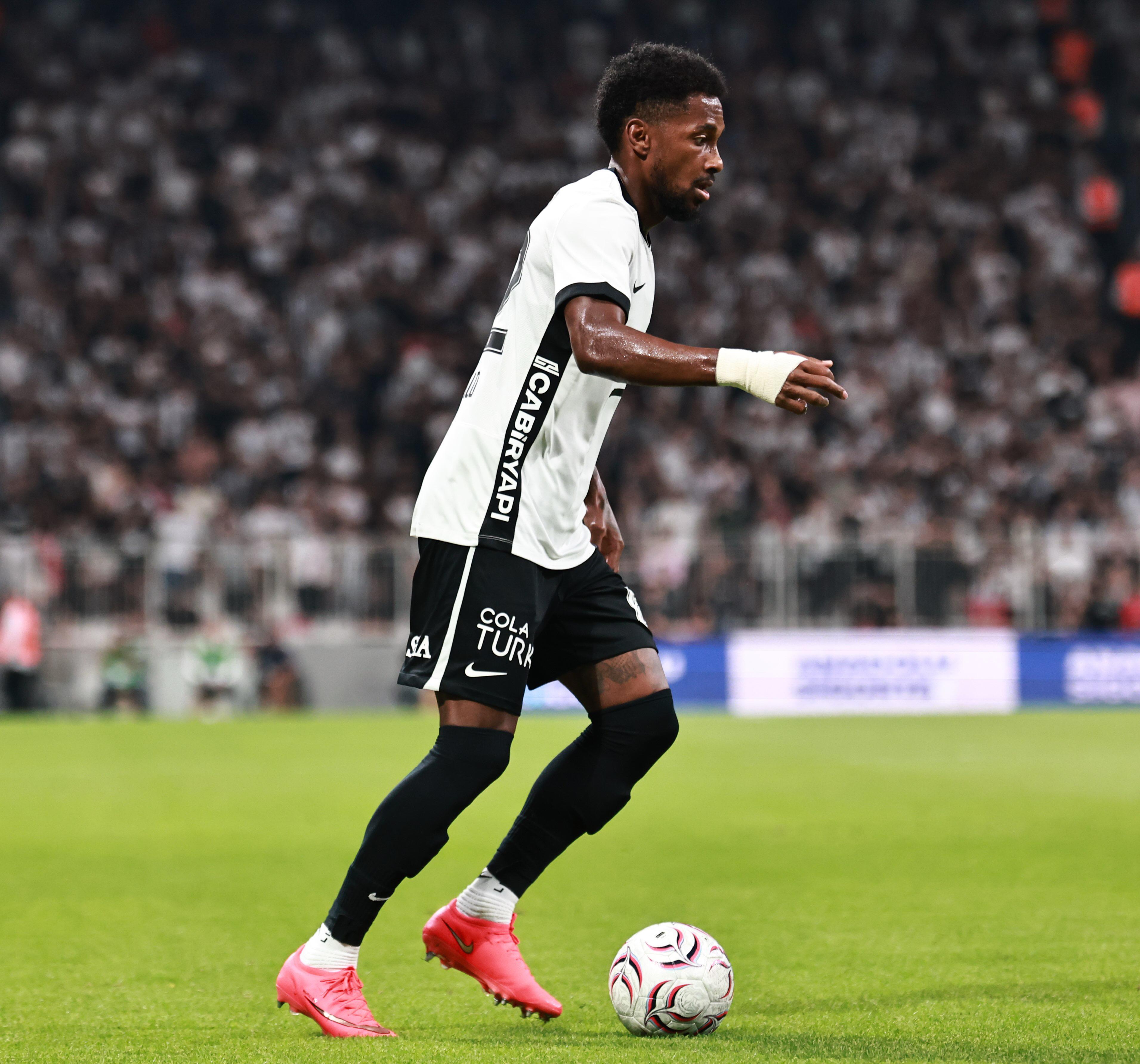¡Garra panameña! Michael Amir Murillo entra y Beşiktaş rescata el 2-2 ante el Crystal Palace