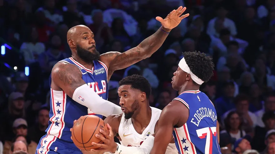Sixers remontan 29 puntos y vencen a Cavaliers con LeBron James