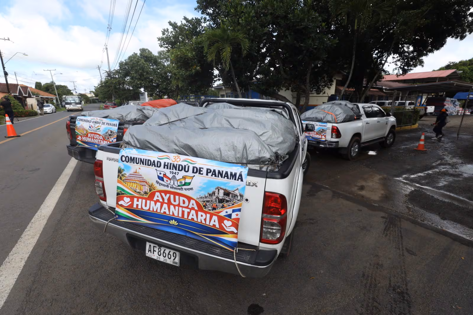 Donaciones llegan a Los Santos por rutas difíciles mientras familias de La Miel esperan vivienda