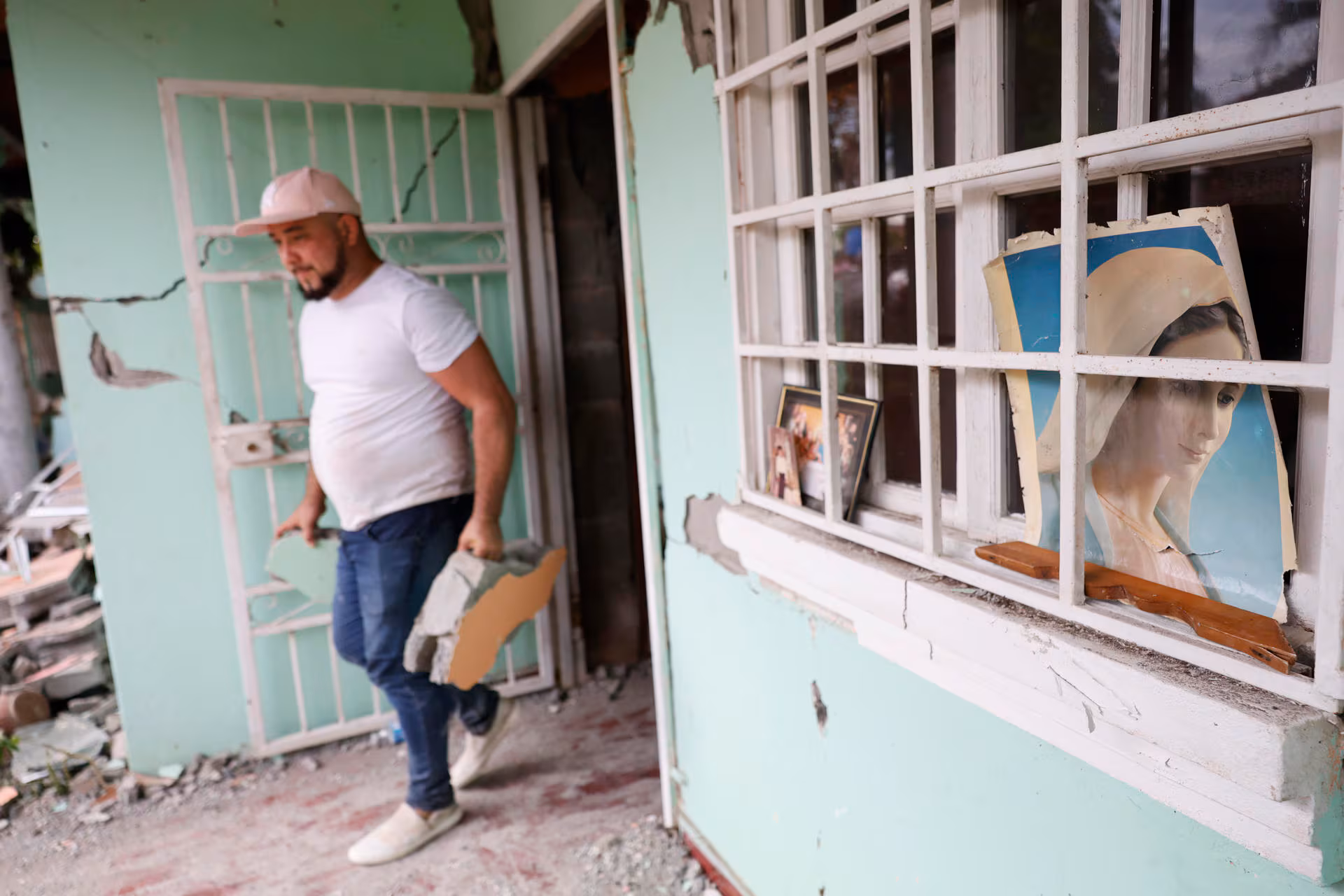 Proponen reconstruir viviendas tras sismo con profesionales desempleados