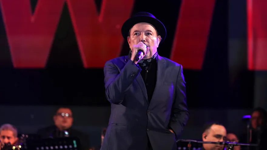 Rubén Blades recibe el Premio Billboard Ícono y recuerda a Willie Colón