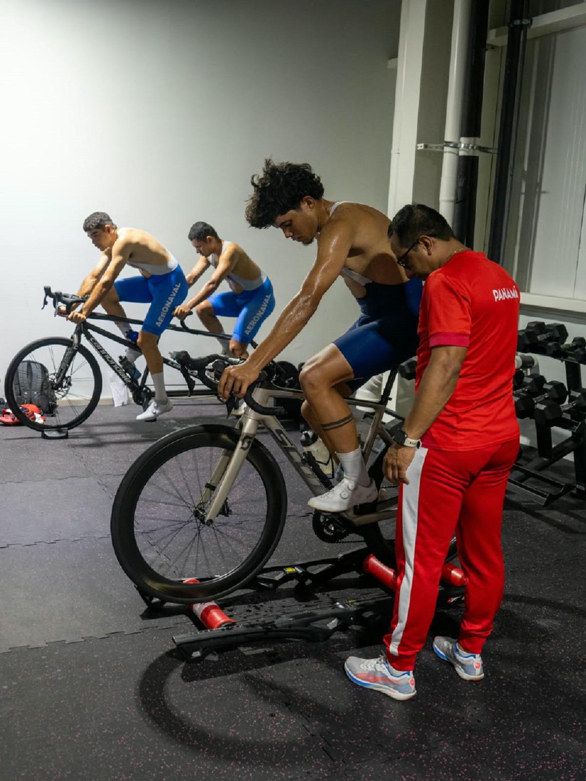Paraciclismo panameño afina su preparación para el Mundial