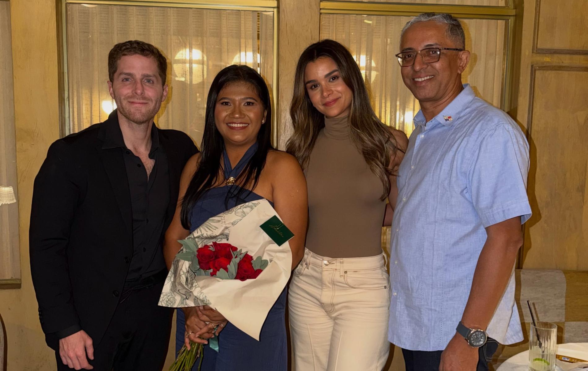 Así fue la cena de Mayer Mizrachi y Clarissa Molina con Rosa, ganadora de la rifa benéfica