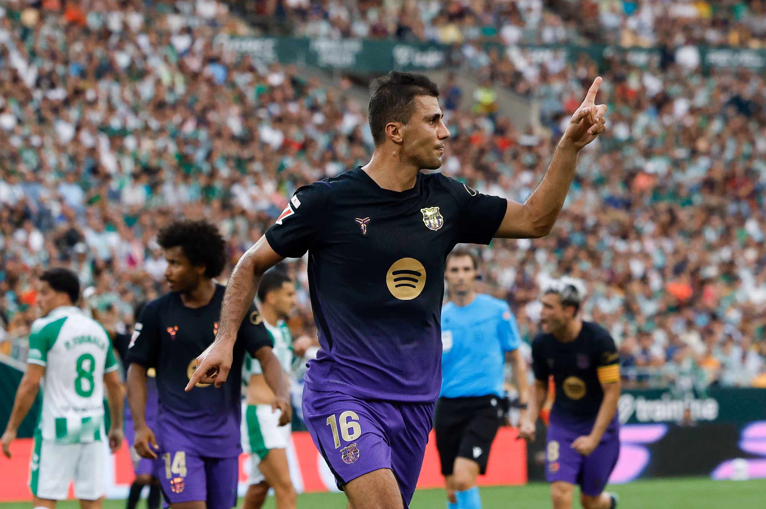 Flick confía en los árbitros, elogia a Mourinho y confirma la baja de Koundé