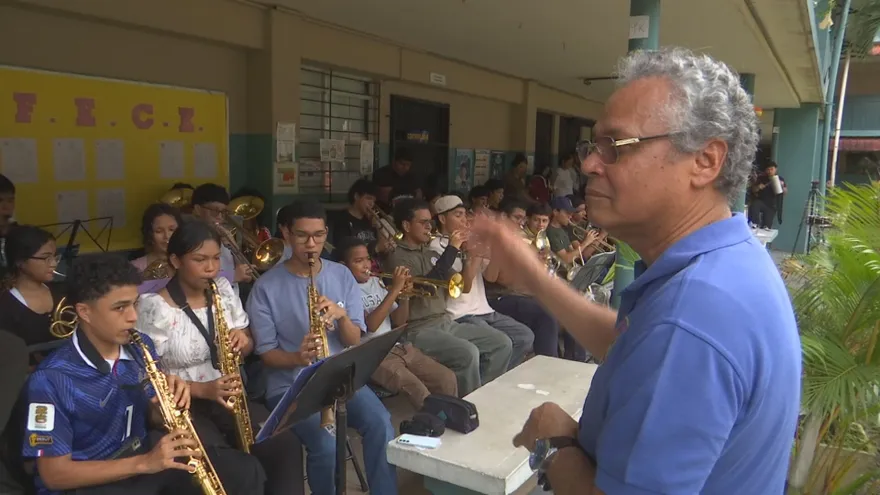 Estudiantes del Instituto América afinan sus bandas para los desfiles patrios de noviembre