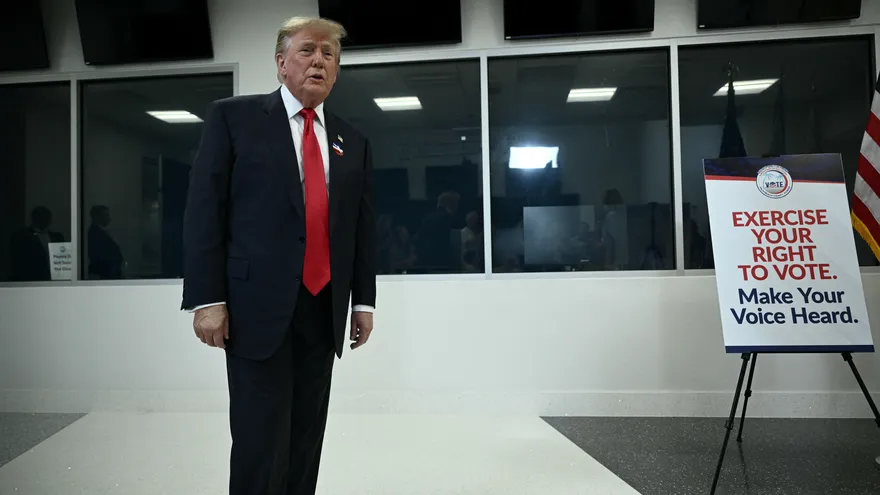 Trump vota por adelantado en Florida antes de las elecciones legislativas de noviembre
