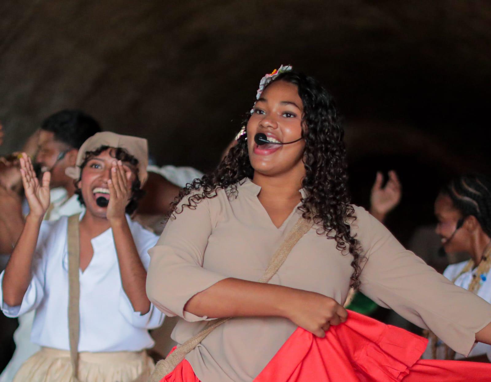 Jóvenes colonenses convierten el Fuerte San Lorenzo en un escenario de historia viva