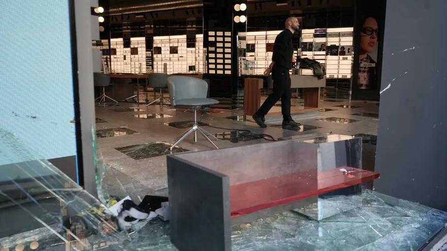 Barcelona registra 128 detenidos tras disturbios con saqueos y daños