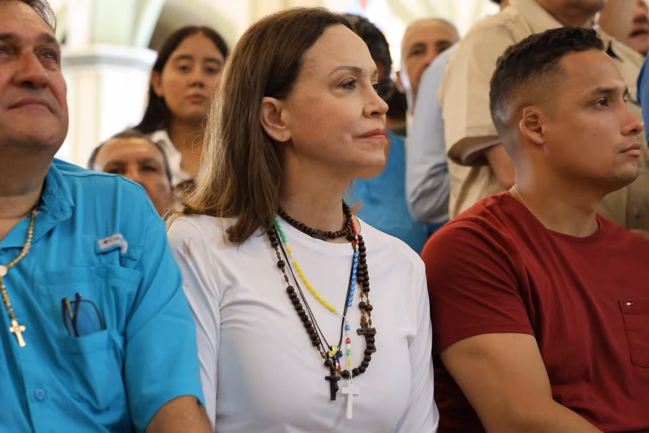 María Corina Machado vuelve a Venezuela y reaparece en una misa en Lara