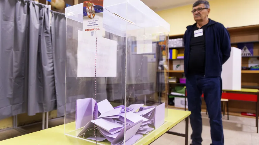 El partido de Vucic reconoce su derrota ante el movimiento estudiantil en Serbia