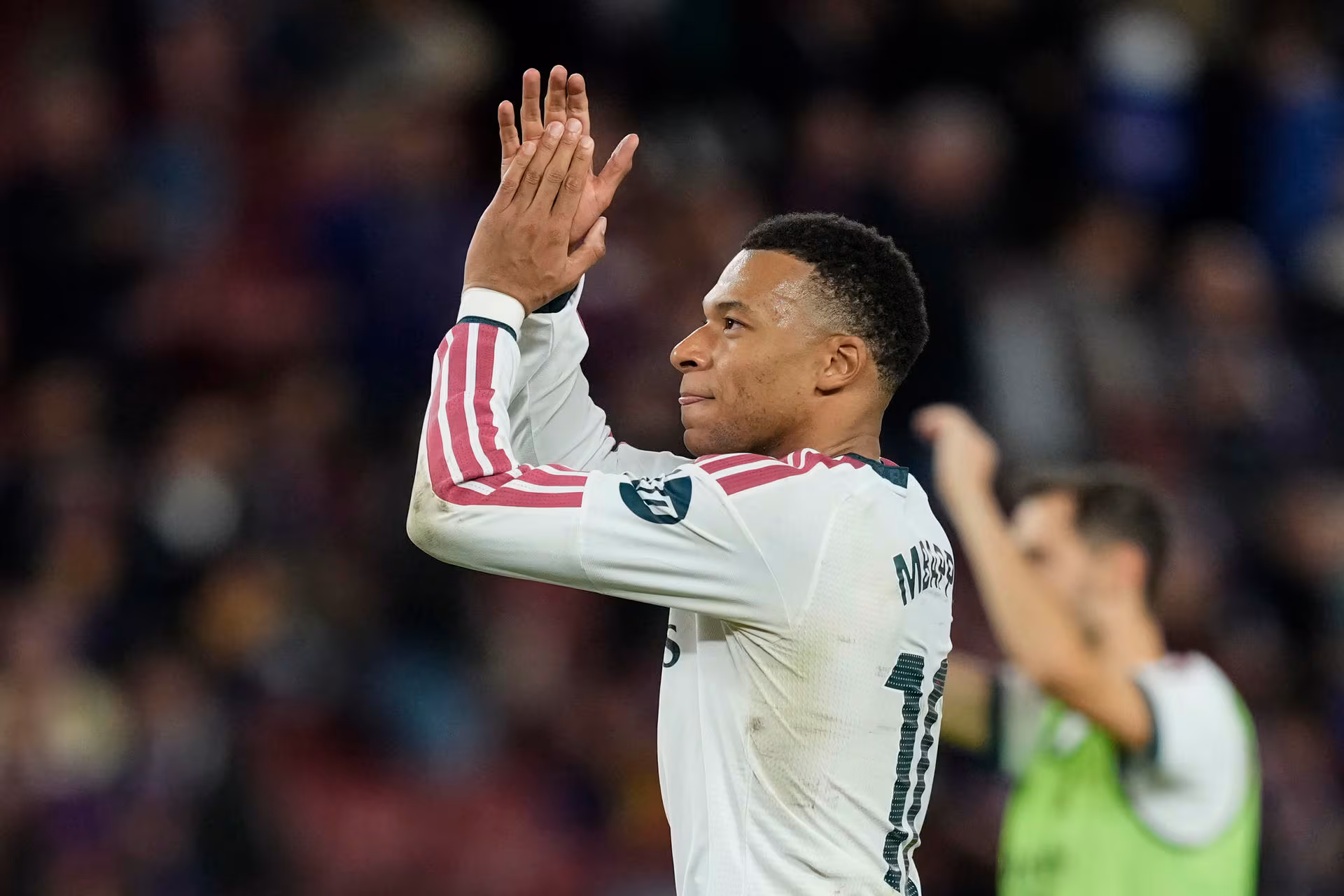Mbappé con doblete hunde al Barcelona en el Camp Nou