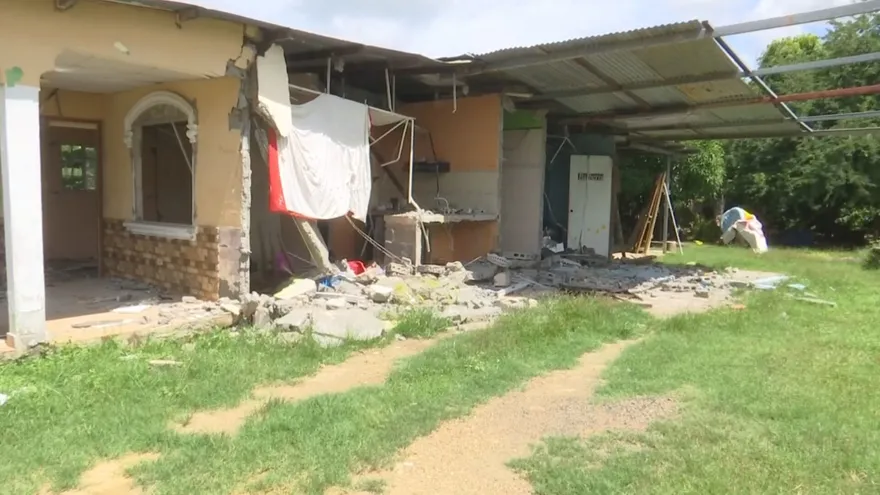 Familias de Los Pinos en Los Santos esperan respuestas tras perder sus casas por el sismo