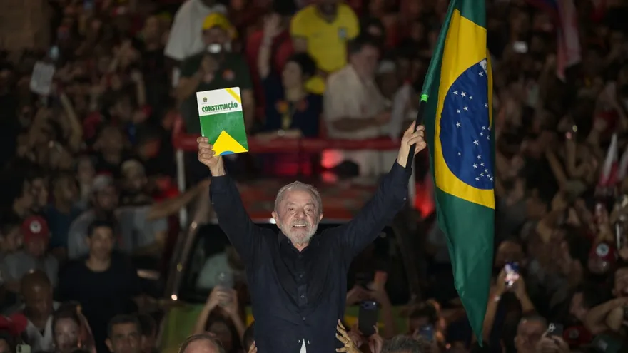 Lula gana un cuarto mandato al vencer a Flávio Bolsonaro en el balotaje