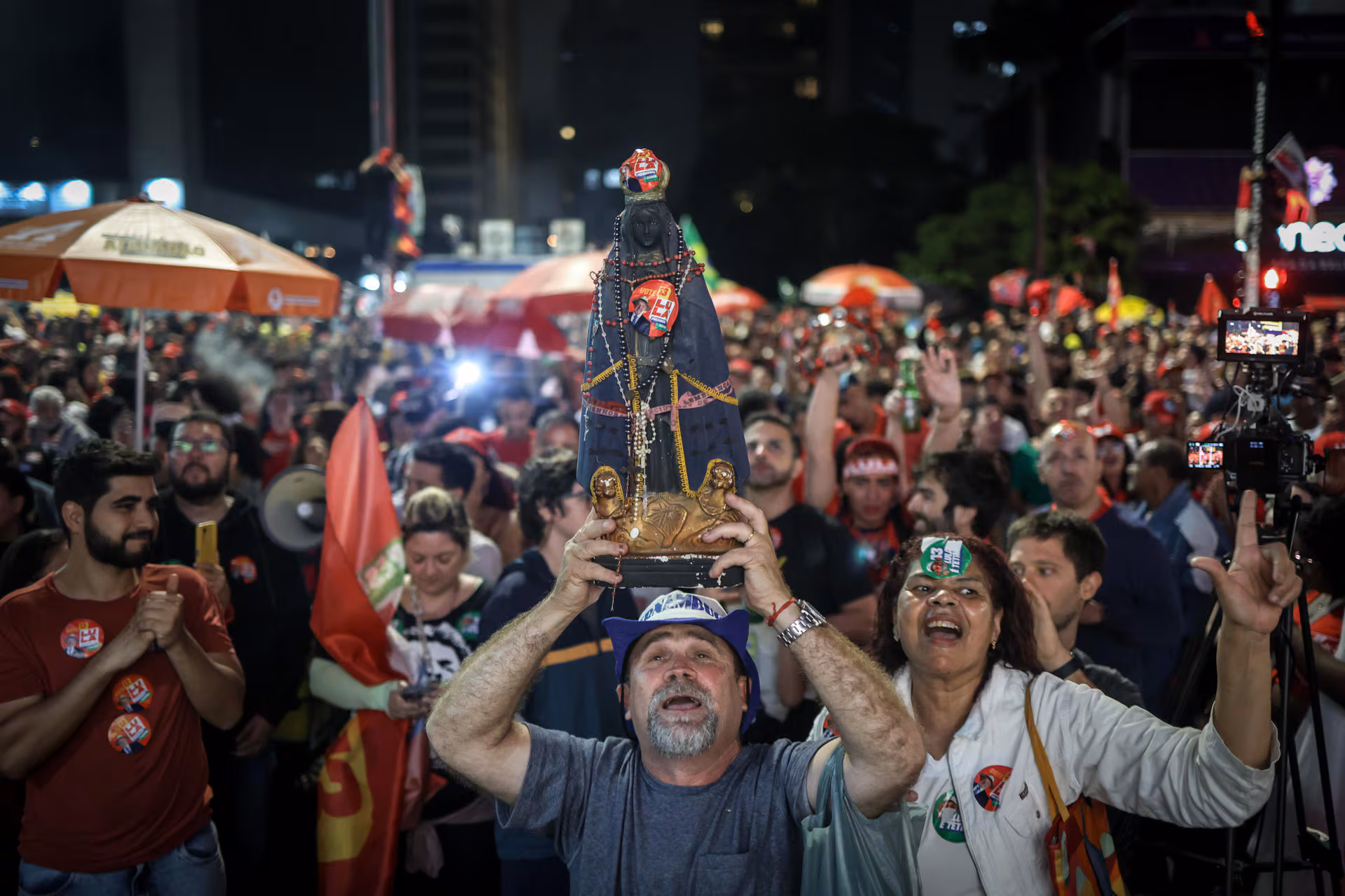 Brasil celebra en las calles la victoria de Lula con una remontada histórica