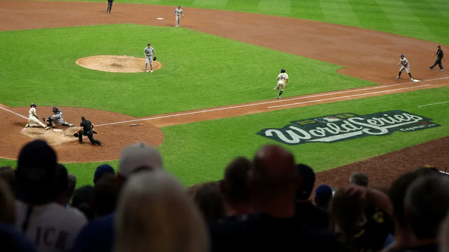 Cerveceros buscan cerrar la Serie Mundial ante Rays en Tampa