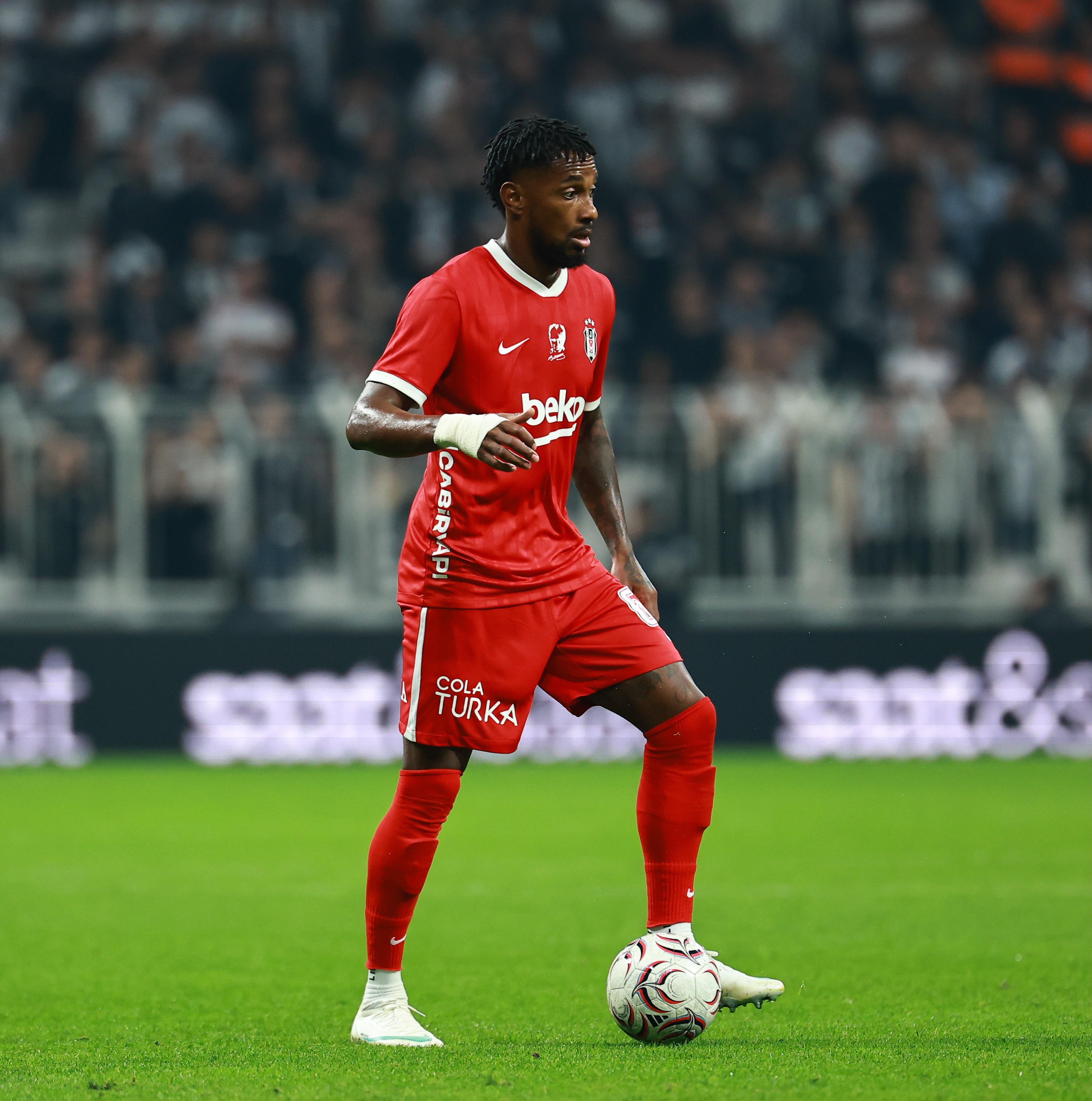 Michael Aamir Murillo y el Besiktas siguen al acecho de la cima