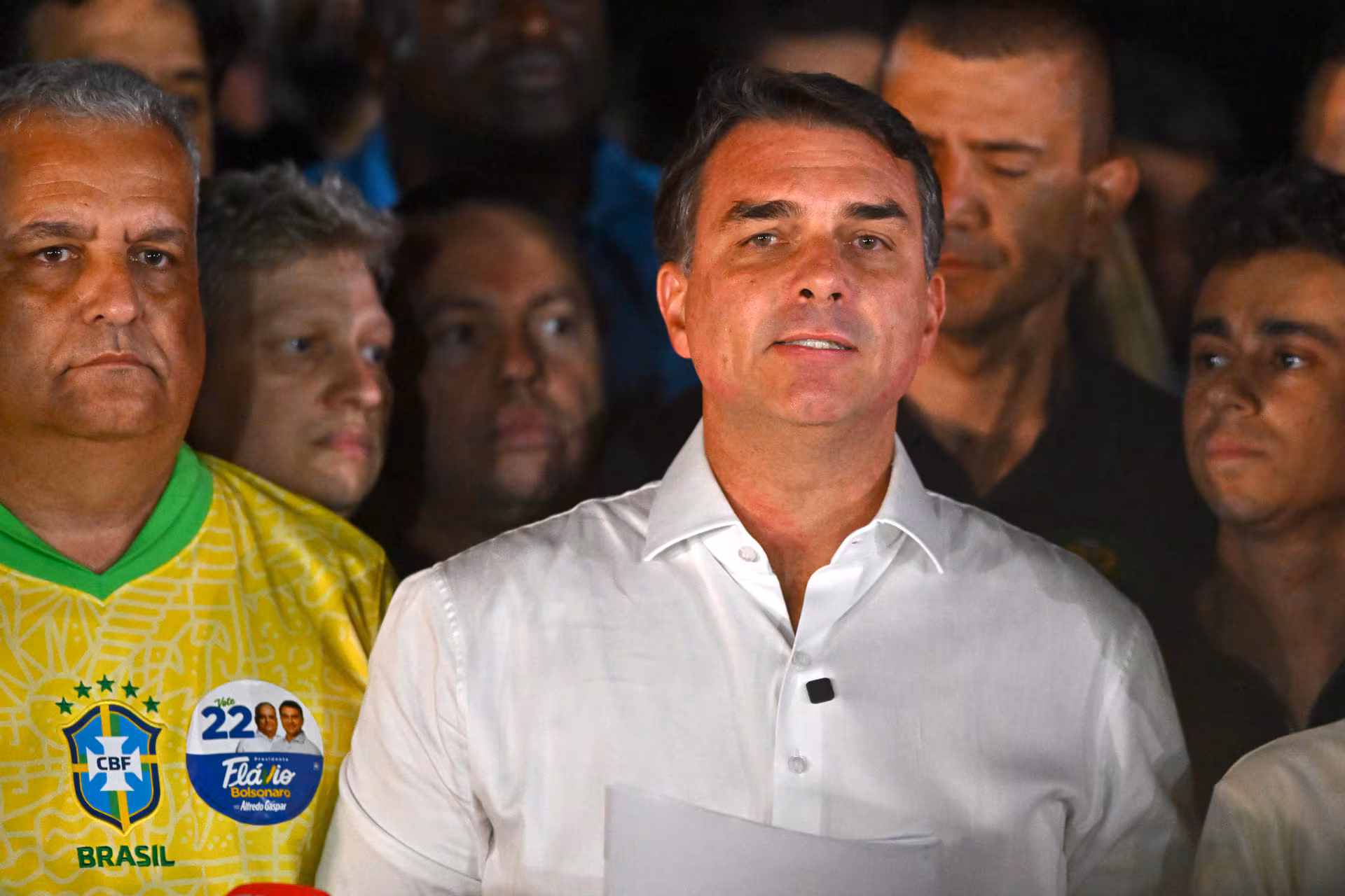 Flávio Bolsonaro dice que un juez le pidió entregar su pasaporte
