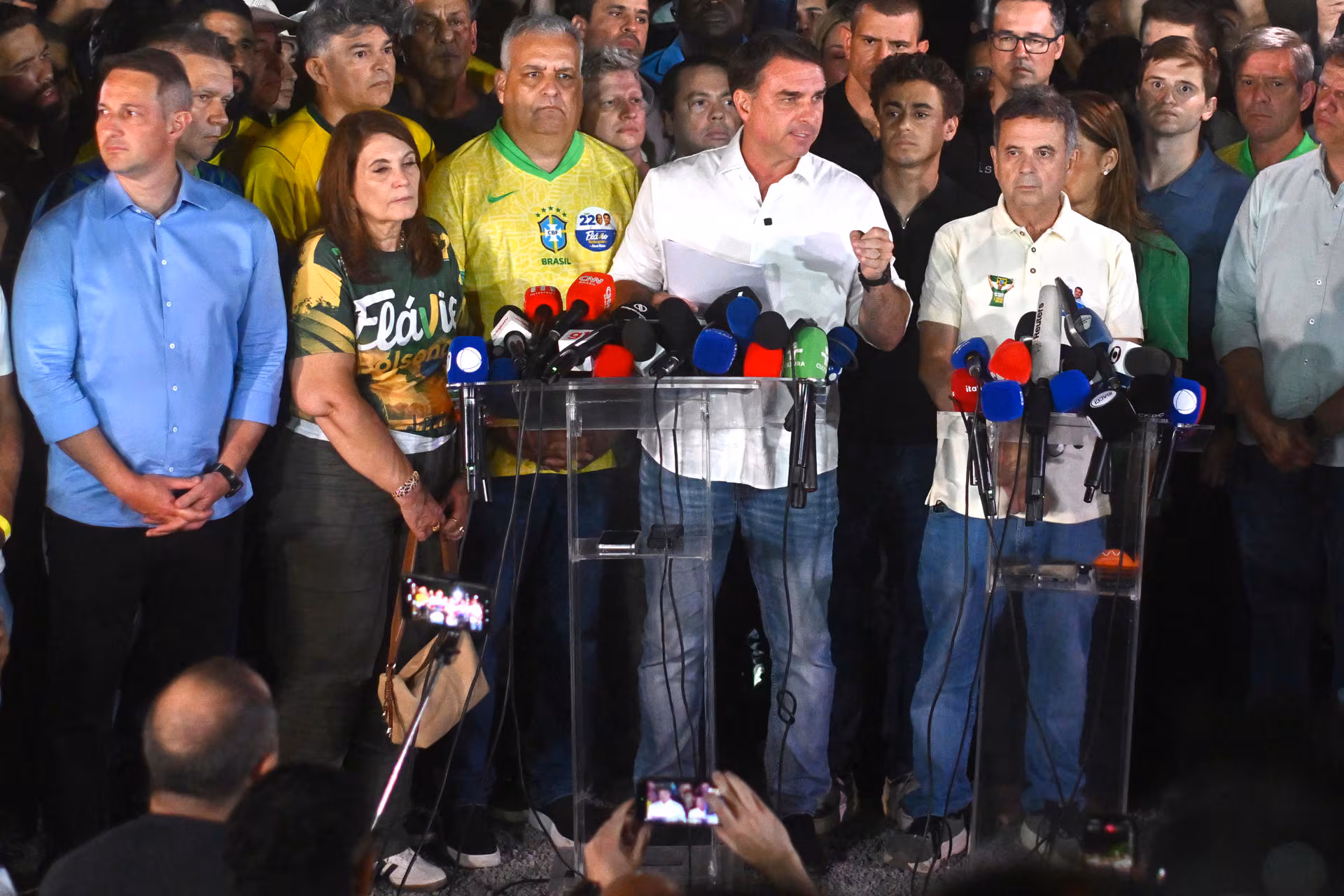 El PL de Flávio Bolsonaro reconoce el triunfo de Lula en Brasil