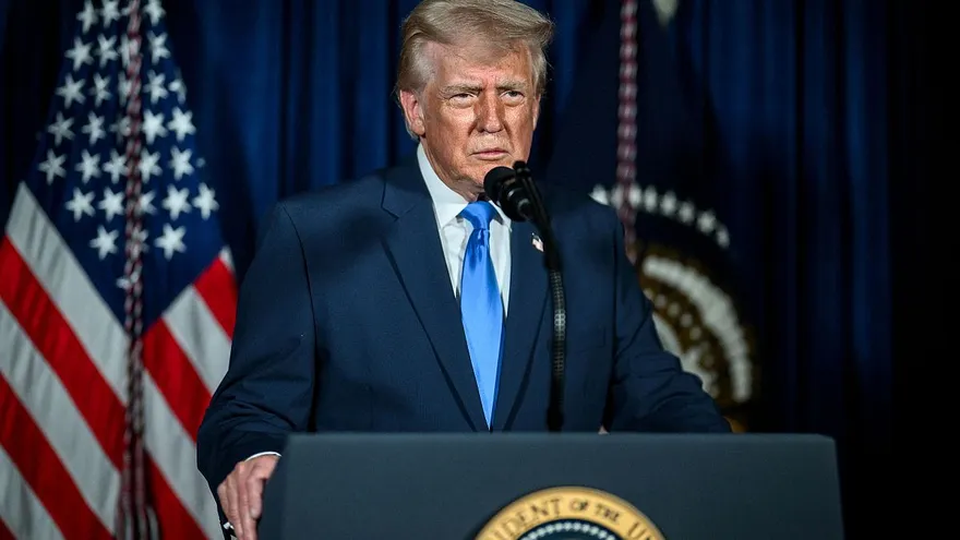 Demócratas piden fiscal especial para investigar vínculos de Trump con Epstein