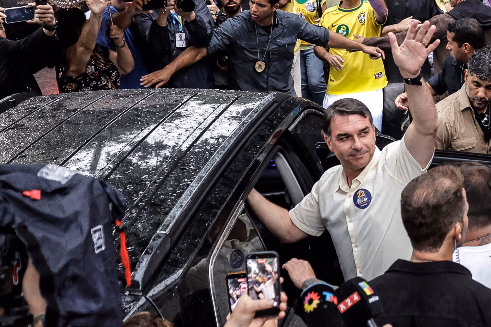Brasil cancela los pasaportes de Flávio Bolsonaro por no entregarlos a tiempo