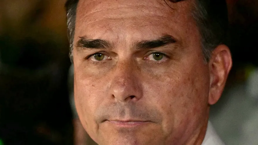 Flávio Bolsonaro llega a Florida tras salir de Brasil días después de perder la elección