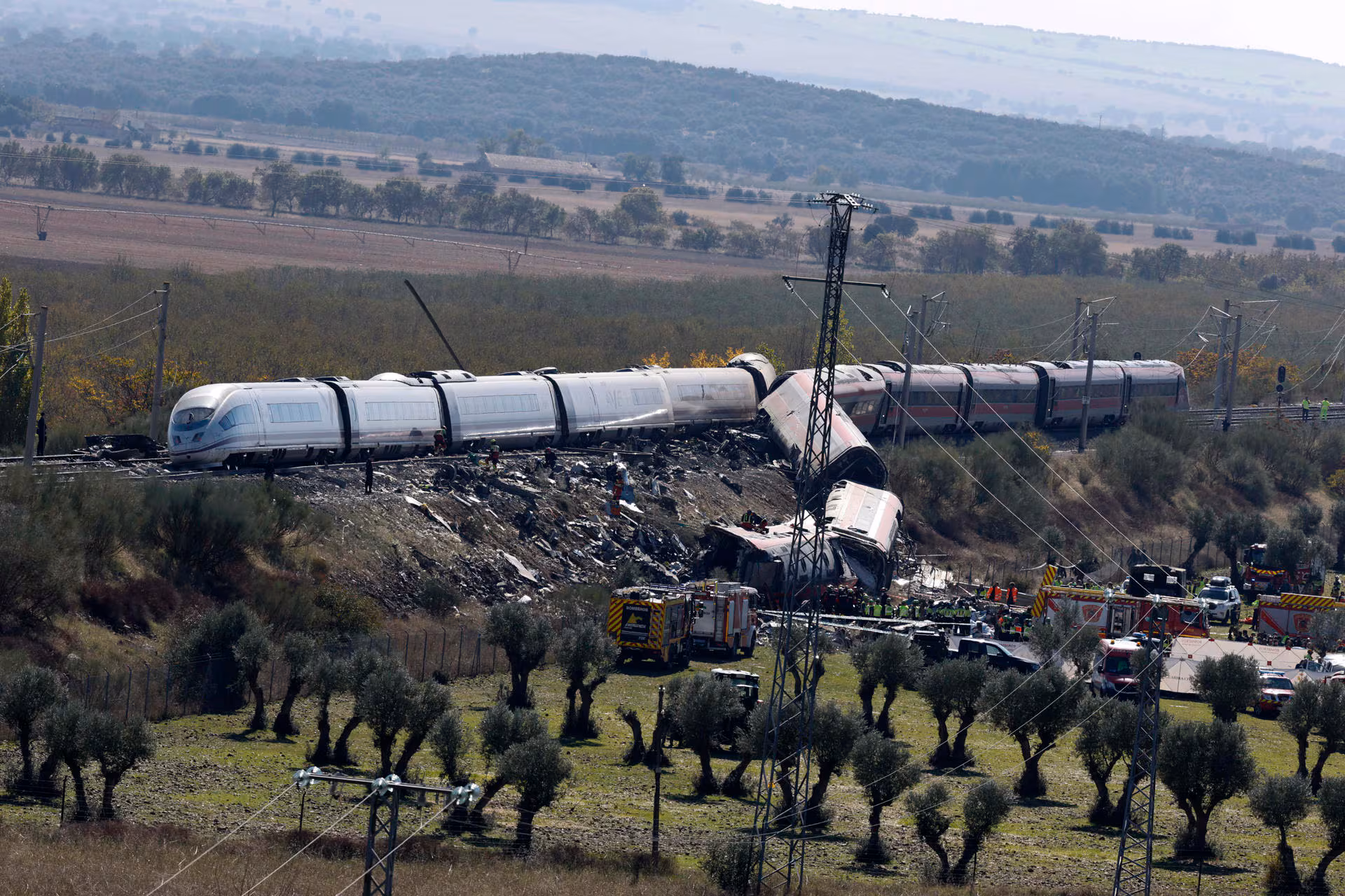 Choque de trenes de alta velocidad en Toledo deja al menos 68 muertos