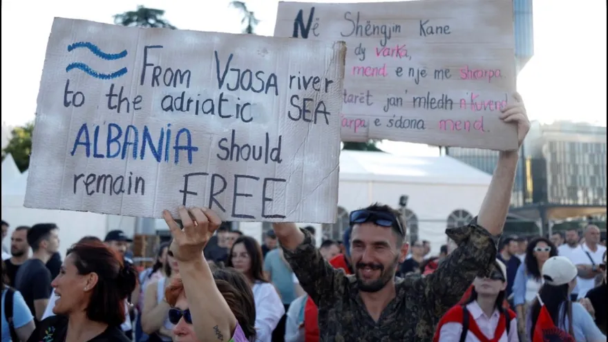 Albania endurece las sanciones contra manifestantes violentos en Tirana
