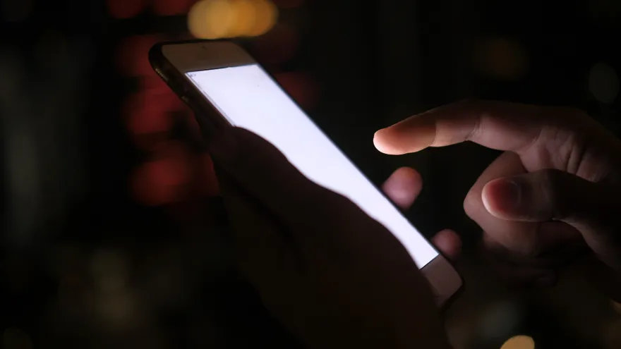 Nueva York limita el uso de chatbots de IA por parte de menores
