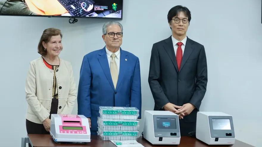 Minsa recibe equipos donados para detectar a tiempo el cáncer cervicouterino
