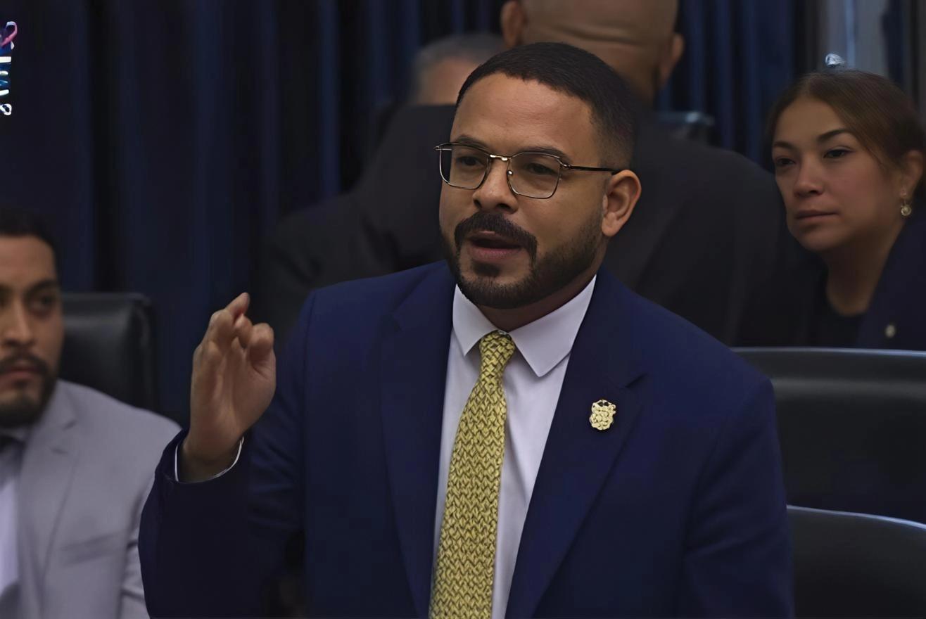 Ganaderos piden a diputado Betserai Richards documentarse
