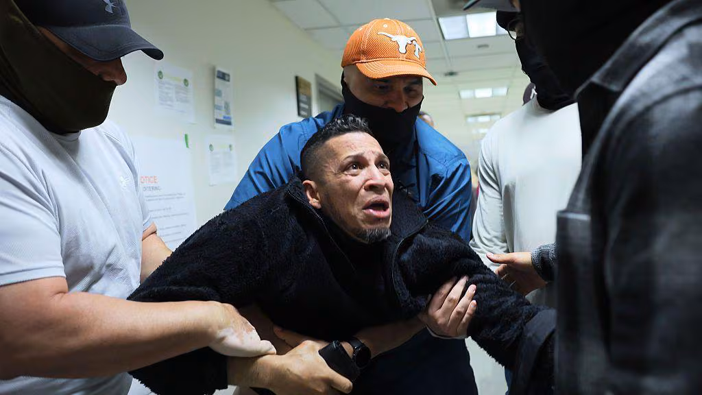 Política migratoria de Trump complica a Salazar en su distrito del sur de Florida